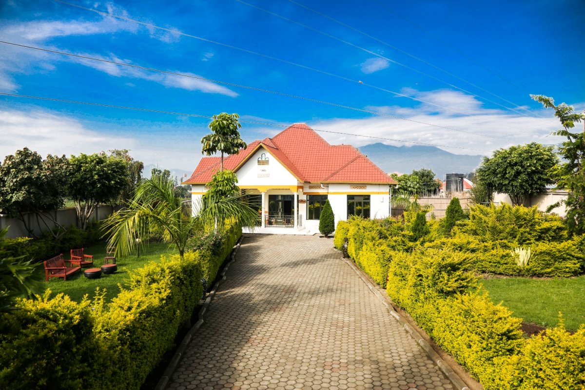 Wake Up at the Foot of the Volcanoes